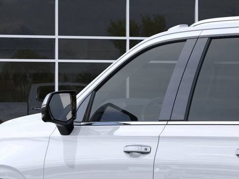 New 2026 Chevrolet Suburban Premier RWD image 12