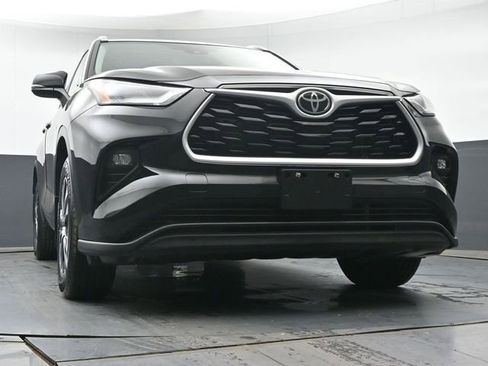 Used 2023 Toyota Highlander XLE AWD/4WD image 35
