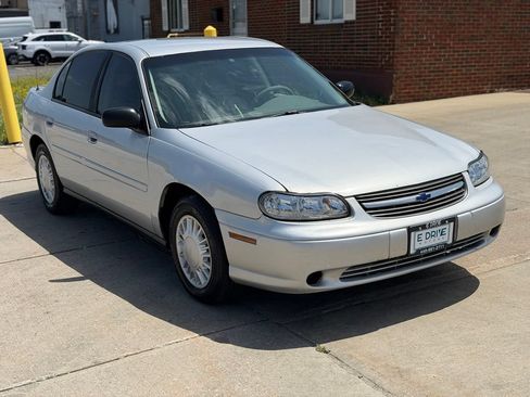 Used 2003 Chevrolet Malibu V6 w/ Preferred Equipment Group 1 FWD image 3