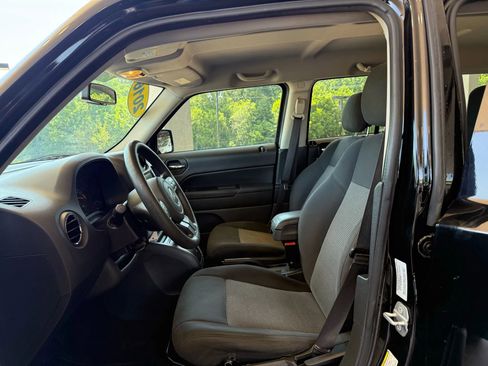 Used 2016 Jeep Patriot Sport w/ Power Value Group image 18