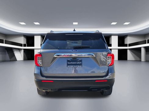 Used 2023 Ford Explorer XLT image 5