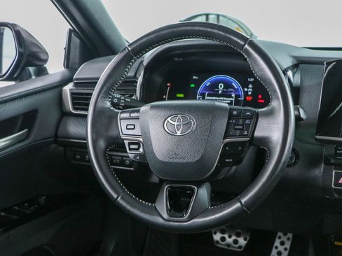Used 2025 Toyota Camry SE w/ Convenience Package FWD image 12