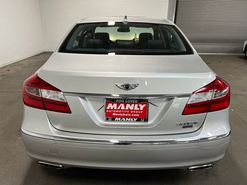 Used 2012 Hyundai Genesis 3.8 w/ Premium Pkg RWD image 4