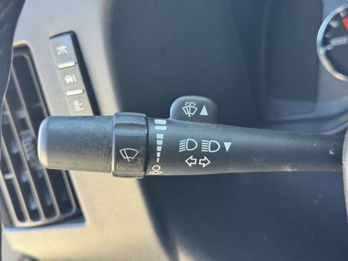 Used 2017 Chevrolet Express 2500 RWD image 20