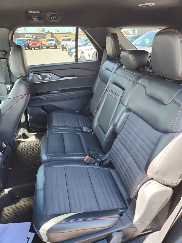 Used 2025 Ford Explorer ST-Line w/ ST-Line Street Pack AWD/4WD image 23
