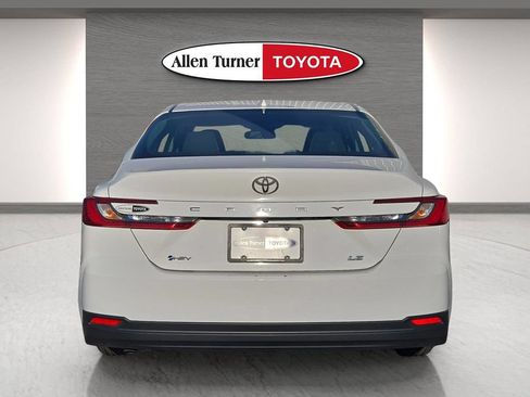 Used 2025 Toyota Camry LE FWD image 7