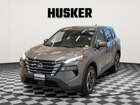 Used 2025 Nissan Rogue SV AWD/4WD image 4
