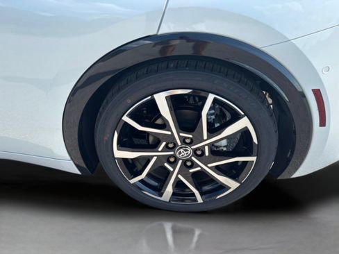 New 2026 Toyota Prius Plug-In Hybrid FWD image 36