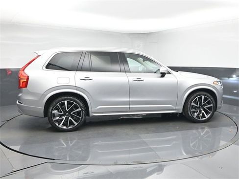 Used 2022 Volvo XC90 T6 Momentum w/ Advanced Package image 8