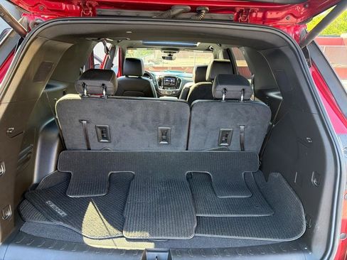 Used 2023 Chevrolet Traverse LT w/ LT Premium Package AWD/4WD image 40
