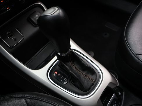 Used 2018 Jeep Compass Latitude w/ Popular Equipment Group FWD image 27