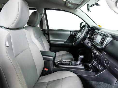 Used 2017 Toyota Tacoma SR image 19