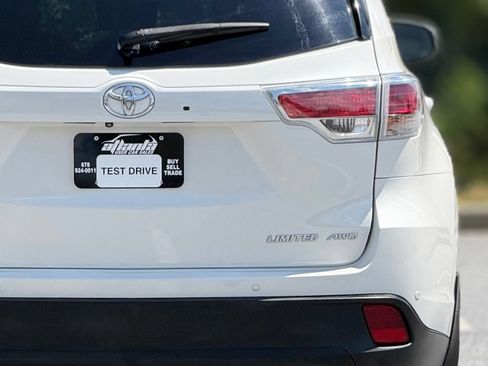 Used 2015 Toyota Highlander Limited Platinum AWD/4WD image 17