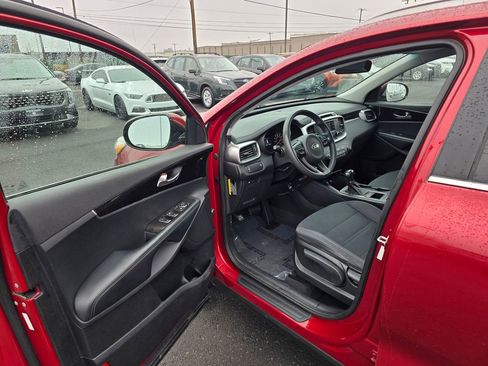 Used 2017 Kia Sorento LX image 23