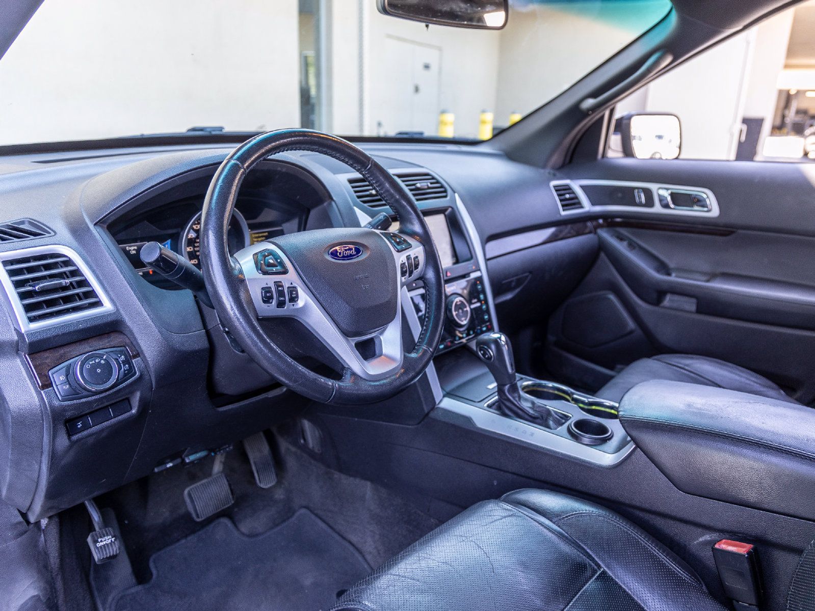Used 2015 Ford Explorer Limited w/ Equipment Group 301A FWD image 10