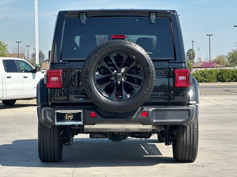 Used 2025 Jeep Wrangler Sahara 4xe image 5