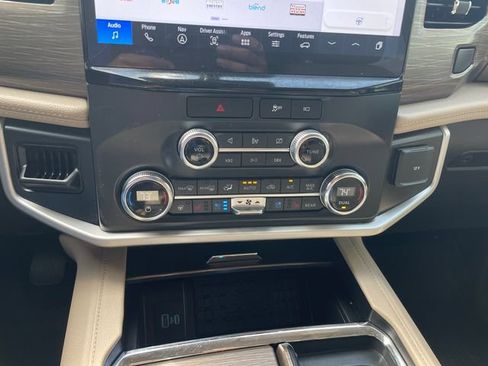 Used 2022 Ford Expedition Limited AWD/4WD image 15