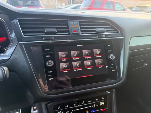 Used 2023 Volkswagen Tiguan SE R-Line image 22