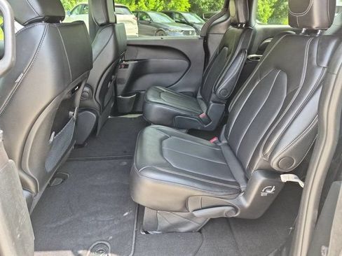 Used 2025 Chrysler Pacifica Select FWD image 26