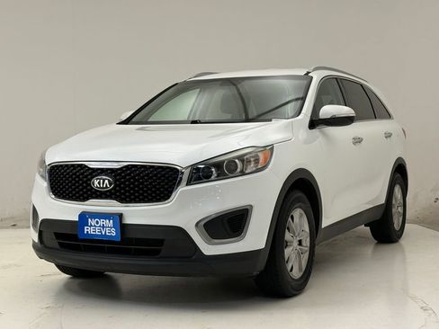 Used 2016 Kia Sorento LX image 2