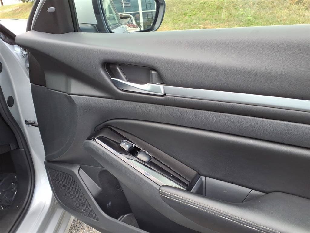Used 2023 Nissan Altima 2.5 SV FWD image 16
