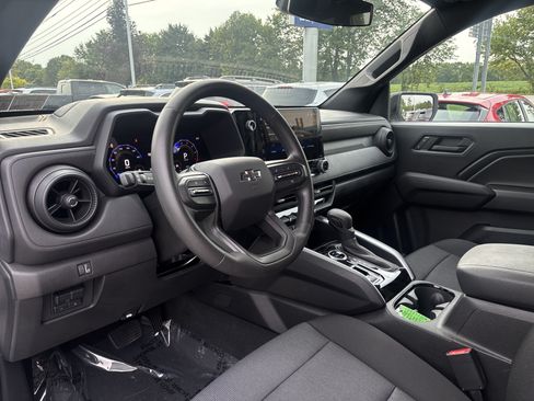 Used 2024 Chevrolet Colorado Trail Boss w/ Technology Package AWD/4WD image 4