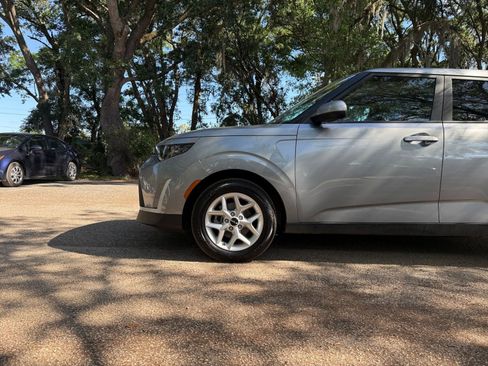 Used 2025 Kia Soul LX w/ LX Technology Package FWD image 27