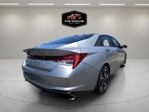 Used 2021 Hyundai Elantra SEL w/ Convenience + Premium Package FWD image 6