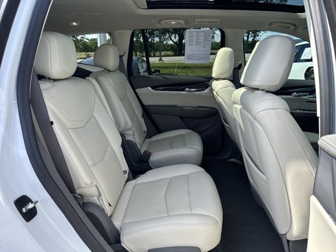 Used 2022 Cadillac XT6 Premium Luxury w/ Technology Package AWD/4WD image 20
