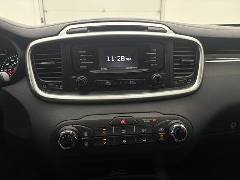Used 2017 Kia Sorento FWD image 21