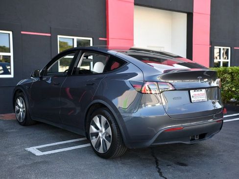 Used 2021 Tesla Model Y Long Range image 4