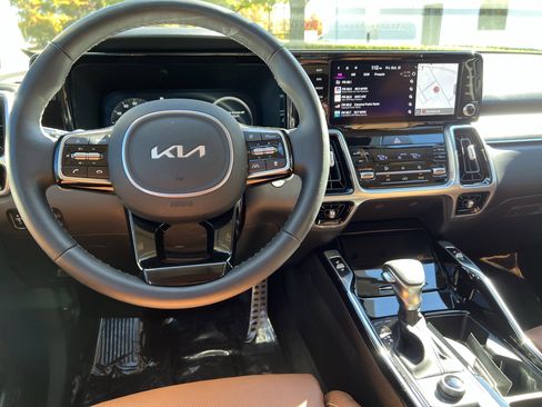 Used 2023 Kia Sorento SX Prestige image 30