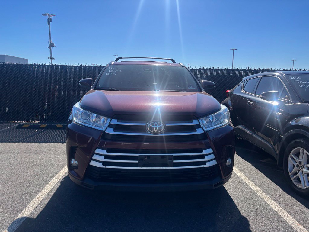 Used 2017 Toyota Highlander XLE w/ Protection Package #3 AWD/4WD image 2