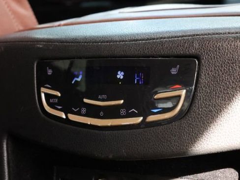 Used 2015 Cadillac Escalade Luxury image 31