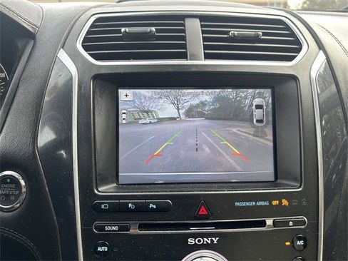 Used 2018 Ford Explorer Platinum image 11