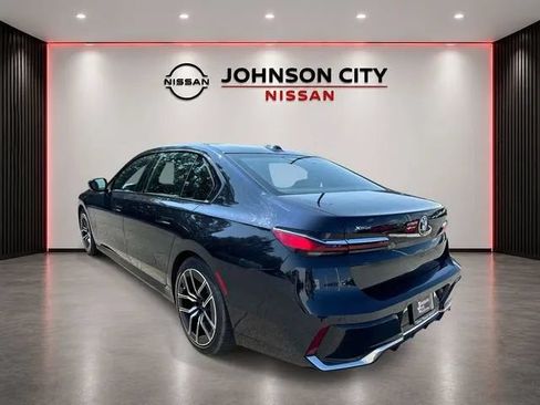 Used 2025 BMW 740i xDrive w/ Premium Package AWD/4WD image 7