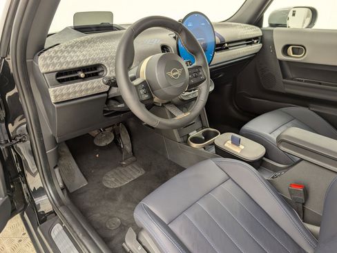 Certified 2025 MINI Cooper S image 4