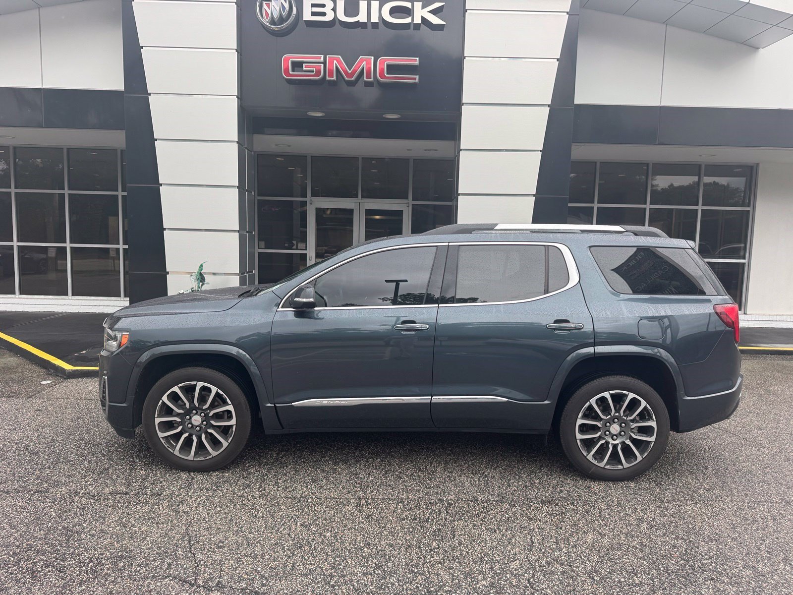 Used 2020 GMC Acadia Denali w/ Trailering Package FWD image 4