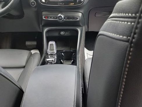 Used 2026 Volvo XC40 B5 Plus AWD/4WD image 15