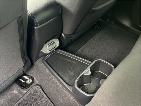 Used 2024 Nissan Leaf S image 17