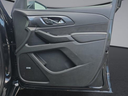 Used 2023 Chevrolet Traverse High Country AWD/4WD image 36