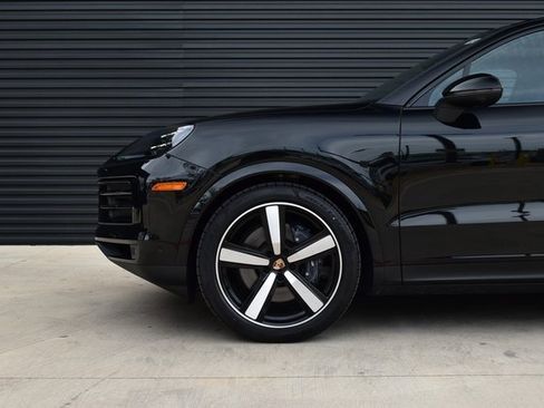 Certified 2025 Porsche Cayenne image 44