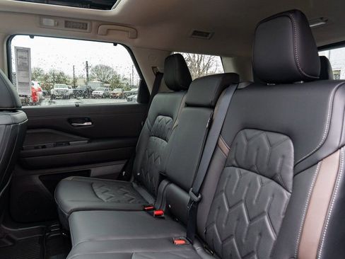 New 2026 Nissan Pathfinder Platinum image 25