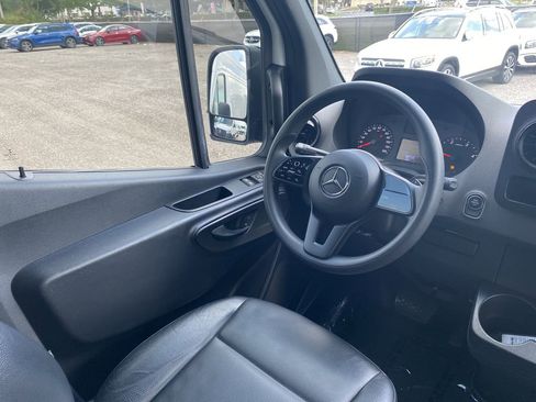 Used 2022 Mercedes-Benz Sprinter 2500 image 3