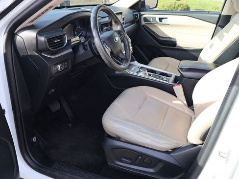 Used 2020 Ford Explorer XLT w/ Equipment Group 202A image 4