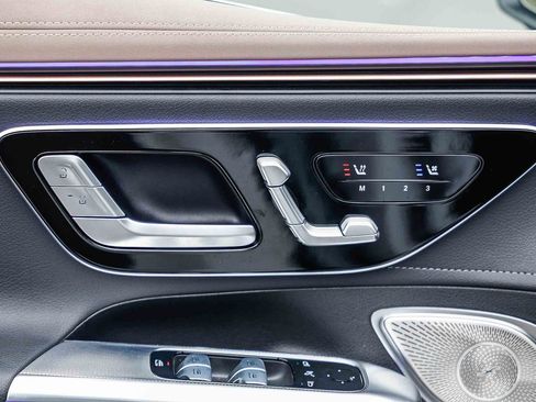 Used 2023 Mercedes-Benz EQE 500 4MATIC Sedan image 22