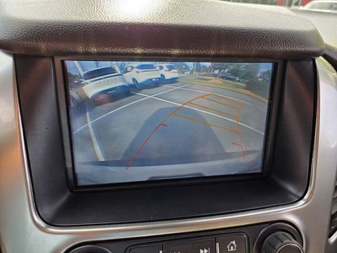 Used 2017 Chevrolet Suburban LT image 24