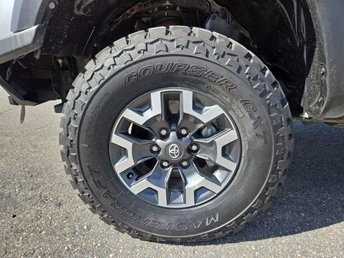 Used 2023 Toyota Tacoma TRD Off-Road w/ Technology Package AWD/4WD image 7