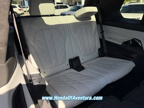 Used 2024 BMW X7 xDrive40i w/ Executive Package AWD/4WD image 12