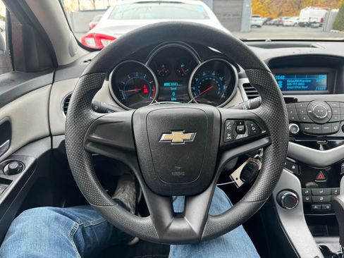 Used 2013 Chevrolet Cruze LS image 10